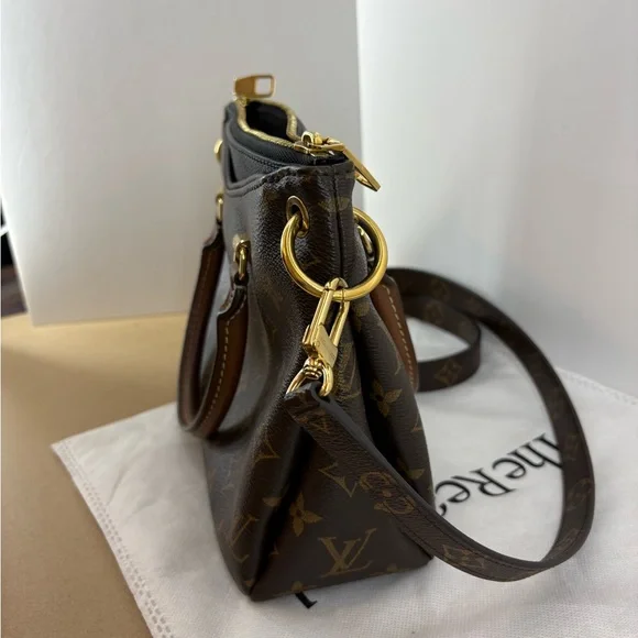 Louis Vuitton Paris, Brown Purse, Excelent Condition, Comes with Strap - Picture 5 of 15